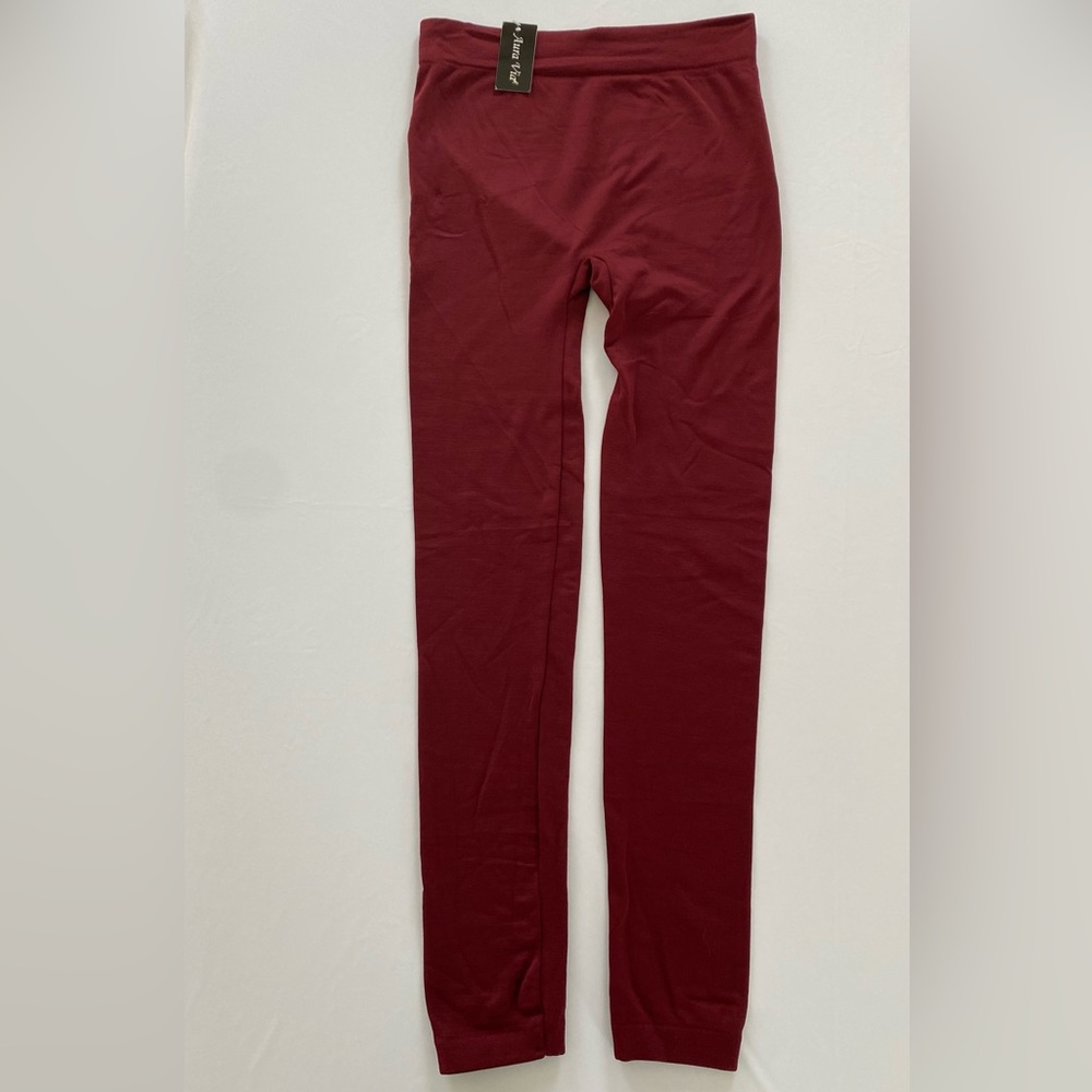 One size Ladies leggings. Fits ladies sizes Small Medium and Large. Color wine